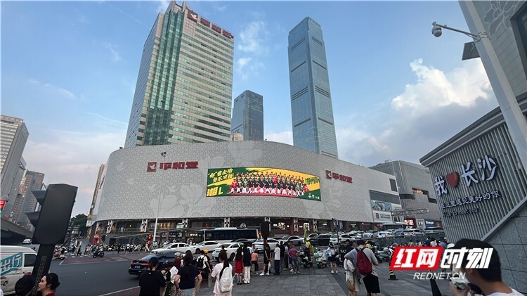 一广场平和, TBdTM, 众多市民纷